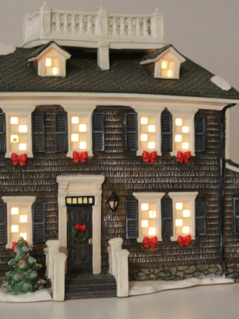 Vintage Heartland Valley Village Deluxe Porcelain Lighted Suburban House Gray